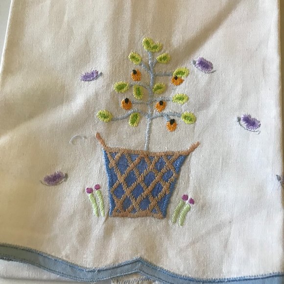 Lillian Vernon Hand Towels Set of 2 New Easter - Picture 3 of 11